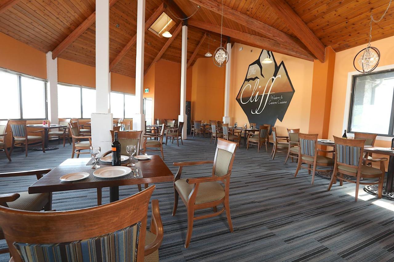 Clarion Pointe Hotel Medicine Hat Exterior photo