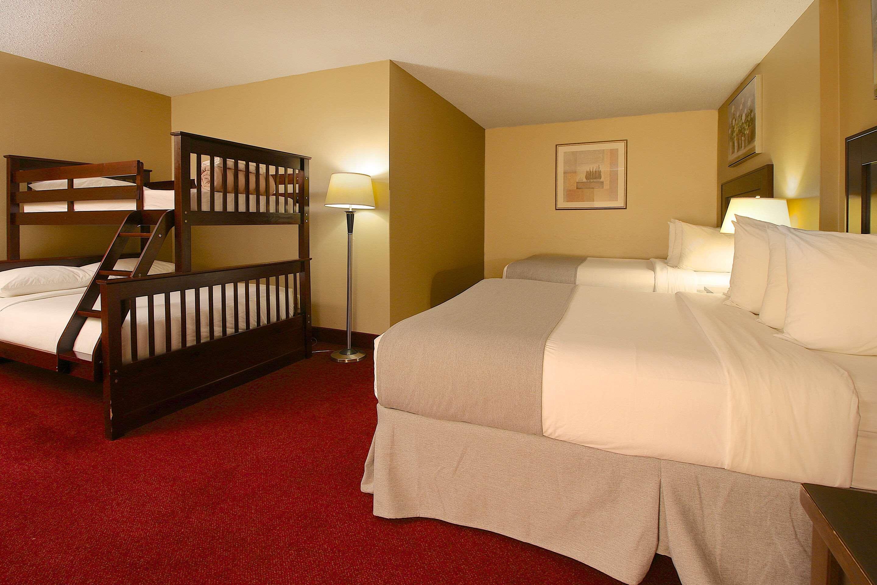 Clarion Pointe Hotel Medicine Hat Exterior photo