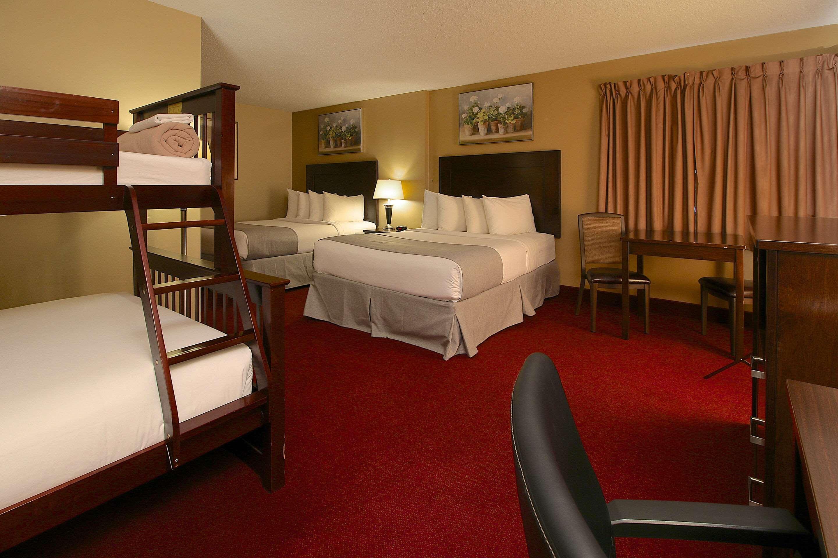 Clarion Pointe Hotel Medicine Hat Exterior photo