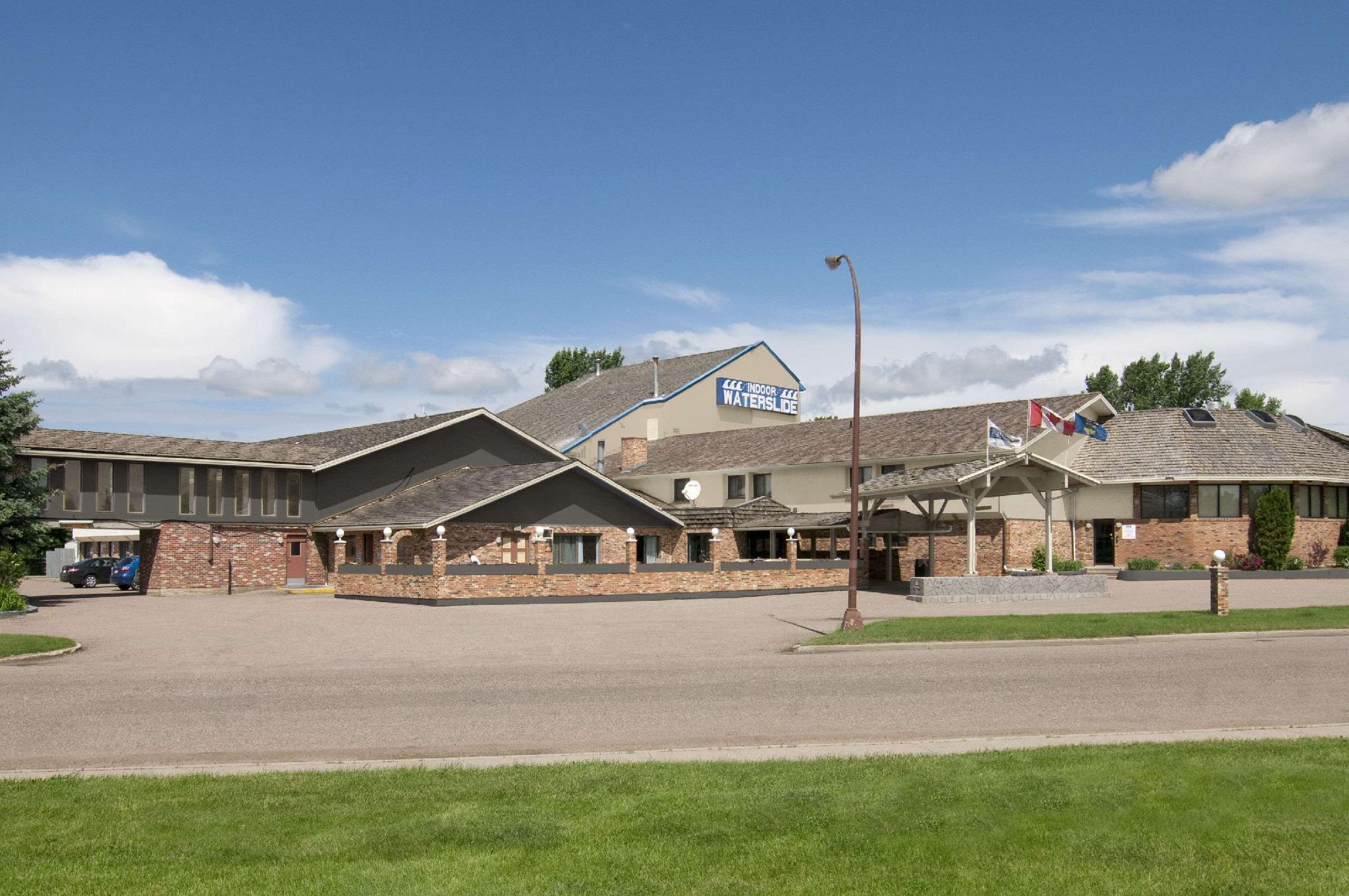 Clarion Pointe Hotel Medicine Hat Exterior photo