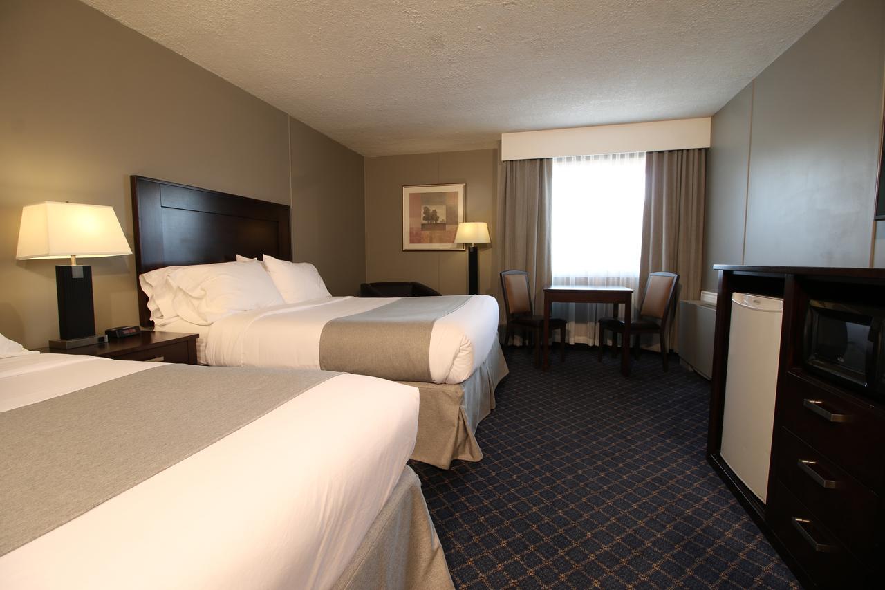 Clarion Pointe Hotel Medicine Hat Exterior photo