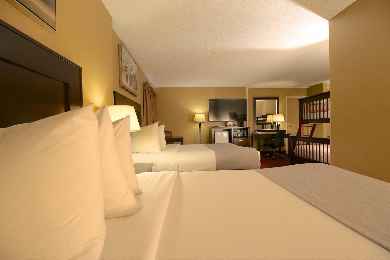 Clarion Pointe Hotel Medicine Hat Exterior photo